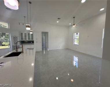 2220 Se 18th Avenue - Photo Thumbnail 17
