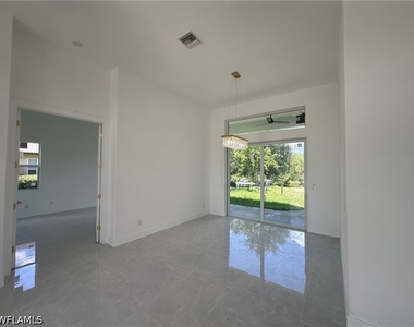 2220 Se 18th Avenue - Photo Thumbnail 3
