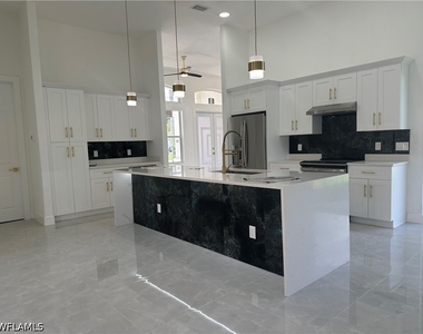 2220 Se 18th Avenue - Photo Thumbnail 16