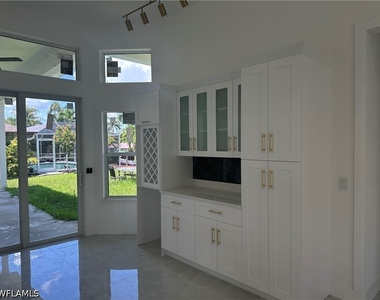 2220 Se 18th Avenue - Photo Thumbnail 11