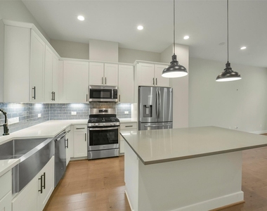 760 W Donovan Street - Photo Thumbnail 11