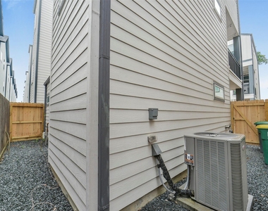 760 W Donovan Street - Photo Thumbnail 25