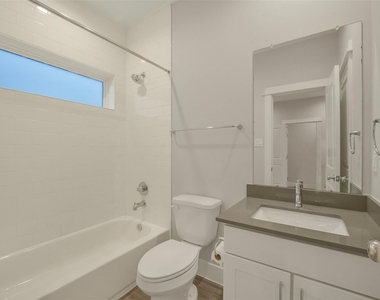 760 W Donovan Street - Photo Thumbnail 6