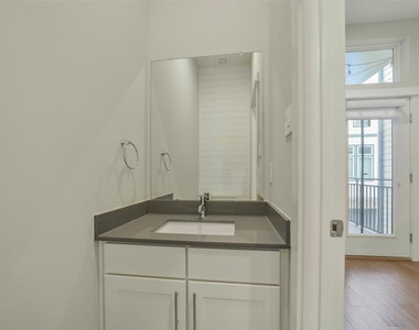 760 W Donovan Street - Photo Thumbnail 15