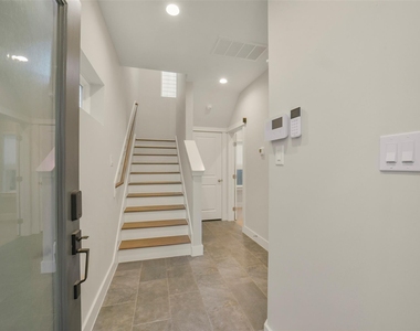 760 W Donovan Street - Photo Thumbnail 3