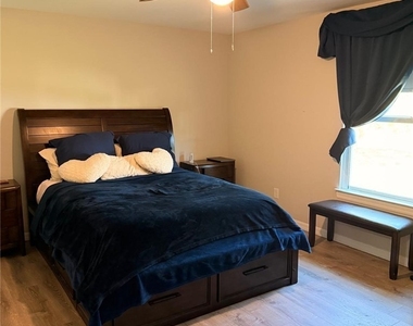 237 Narcissus Avenue S - Photo Thumbnail 5