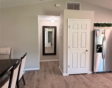 237 Narcissus Avenue S - Photo Thumbnail 3