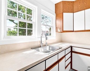 825 Main - Photo Thumbnail 16