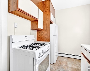 825 Main - Photo Thumbnail 17