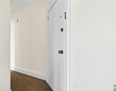 825 Main - Photo Thumbnail 6