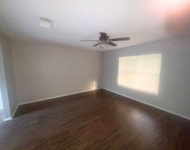 2222 Riverford Drive - Photo Thumbnail 8