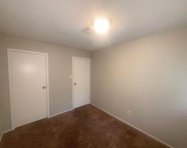 2222 Riverford Drive - Photo Thumbnail 13