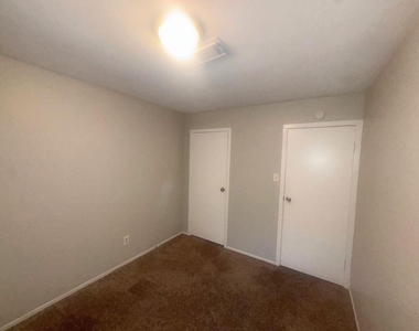 2222 Riverford Drive - Photo Thumbnail 12