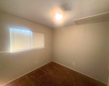 2222 Riverford Drive - Photo Thumbnail 16