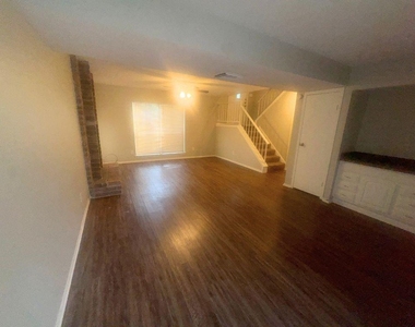 2222 Riverford Drive - Photo Thumbnail 2