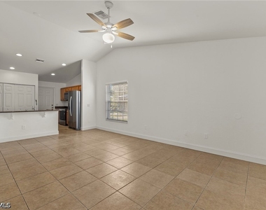 6254 Vista Garden Way - Photo Thumbnail 4