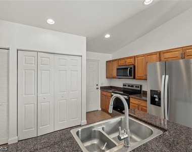 6254 Vista Garden Way - Photo Thumbnail 6
