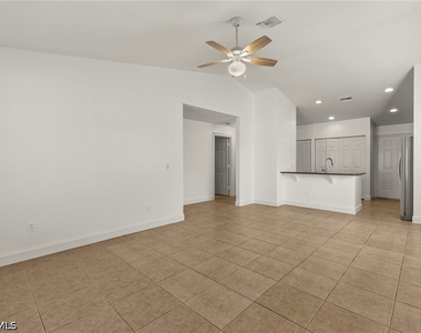 6254 Vista Garden Way - Photo Thumbnail 3