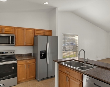 6254 Vista Garden Way - Photo Thumbnail 8
