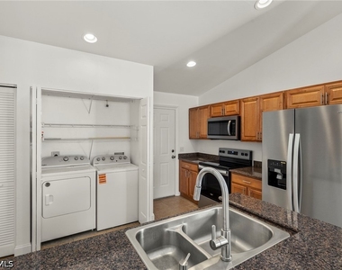 6254 Vista Garden Way - Photo Thumbnail 7