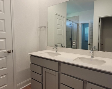 18001 Santa Croce Drive - Photo Thumbnail 10