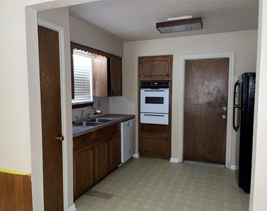 2215 Winter Bay Lane - Photo Thumbnail 2