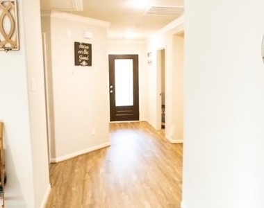 249 Crestview Dr Drive - Photo Thumbnail 3