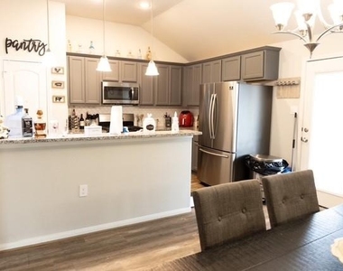 249 Crestview Dr Drive - Photo Thumbnail 1