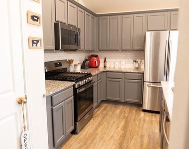 249 Crestview Dr Drive - Photo Thumbnail 4