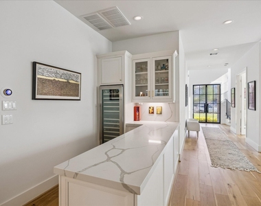 3020 University Boulevard - Photo Thumbnail 7