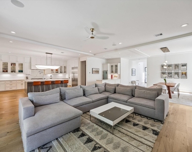 3020 University Boulevard - Photo Thumbnail 3