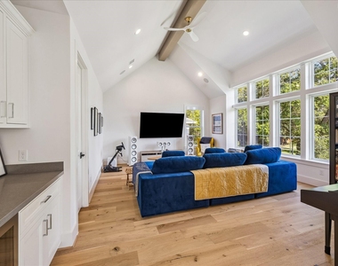 3020 University Boulevard - Photo Thumbnail 14