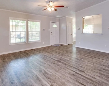 516 Stafford Spring Avenue - Photo Thumbnail 6