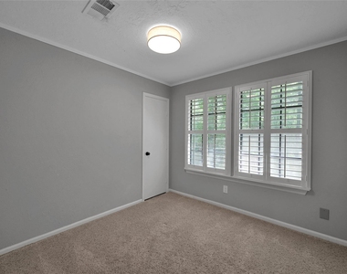 14 E Wandering Oak Drive - Photo Thumbnail 16