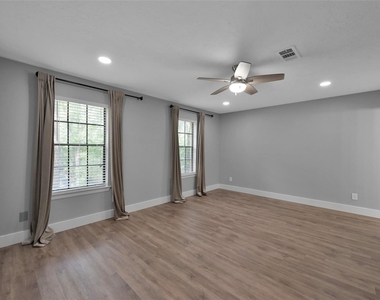 14 E Wandering Oak Drive - Photo Thumbnail 5