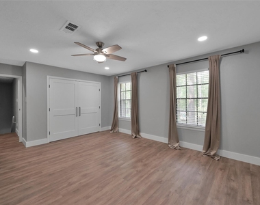 14 E Wandering Oak Drive - Photo Thumbnail 7