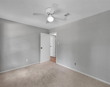 14 E Wandering Oak Drive - Photo Thumbnail 11