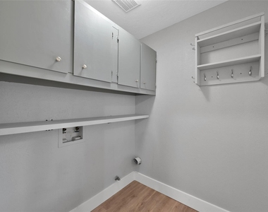 14 E Wandering Oak Drive - Photo Thumbnail 1