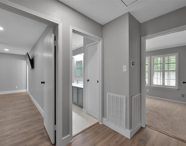 14 E Wandering Oak Drive - Photo Thumbnail 12