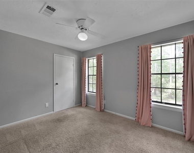 14 E Wandering Oak Drive - Photo Thumbnail 10