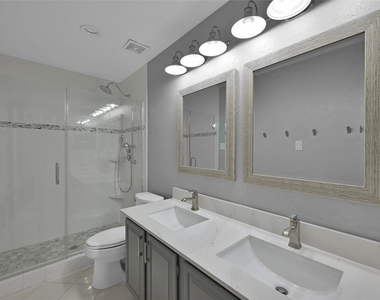 14 E Wandering Oak Drive - Photo Thumbnail 15