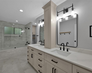14 E Wandering Oak Drive - Photo Thumbnail 8