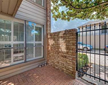 1908 Augusta Drive - Photo Thumbnail 3