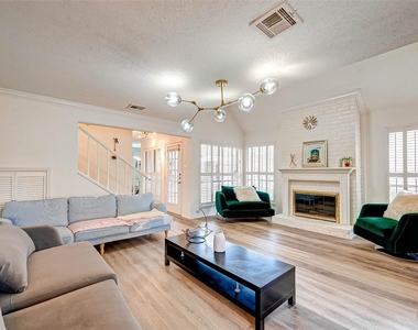 1908 Augusta Drive - Photo Thumbnail 9