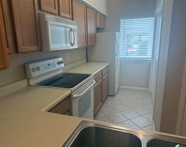 7589 Cambridge Street - Photo Thumbnail 4