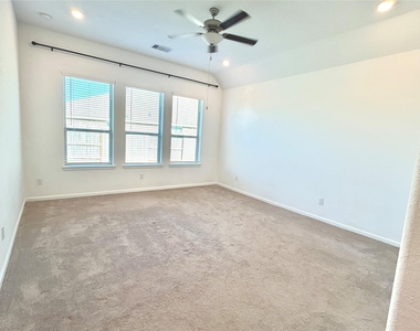 3715 Rock Ledge Drive - Photo Thumbnail 10