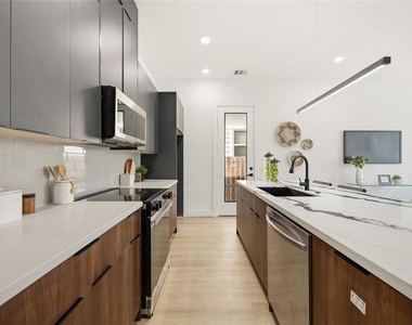 7130 Saint Augustine Street - Photo Thumbnail 8