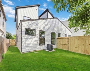 7130 Saint Augustine Street - Photo Thumbnail 25