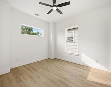 7130 Saint Augustine Street - Photo Thumbnail 20