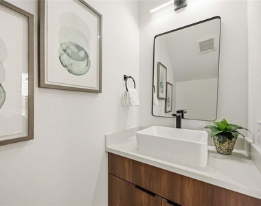 7130 Saint Augustine Street - Photo Thumbnail 12